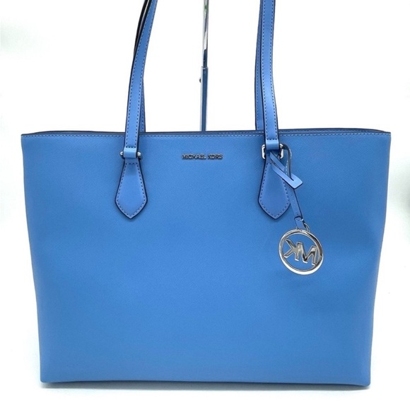 Michael Kors Bag Large Sheila Mf Tote Bag
South Pacific Blue - Picture 2 of 13